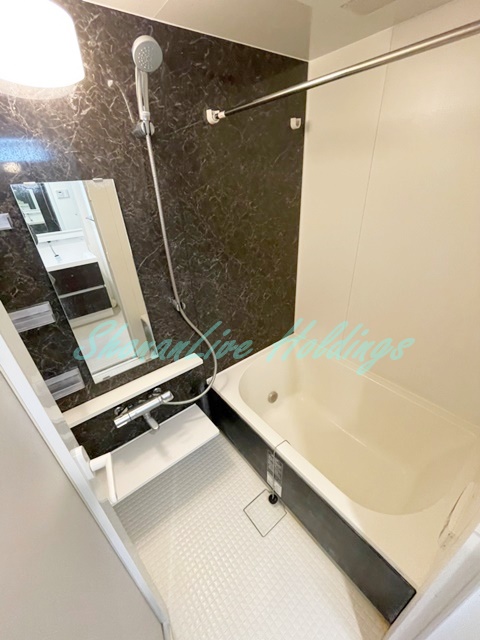 バス・シャワールーム　清潔感のあるお風呂です♪