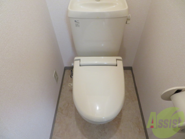 トイレ　ウォシュレット付きのトイレです。シャワートイレは便利ですね