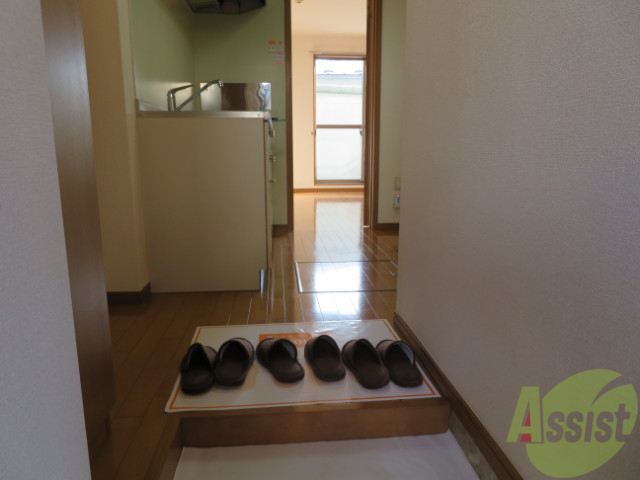 玄関　玄関の様子です。明るい印象ですね。気分もあがりそう。