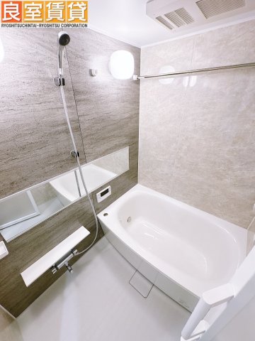 バス・シャワールーム　浴室乾燥機、追い焚き機能つき