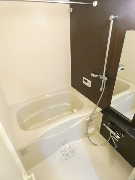 バス・シャワールーム　別の部屋の写真