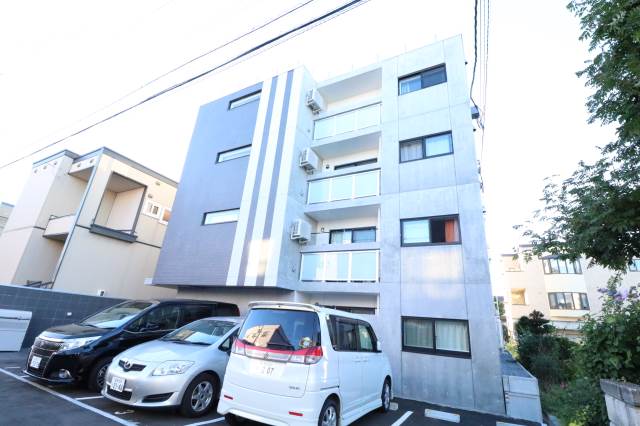 建物外観　４階建て♪