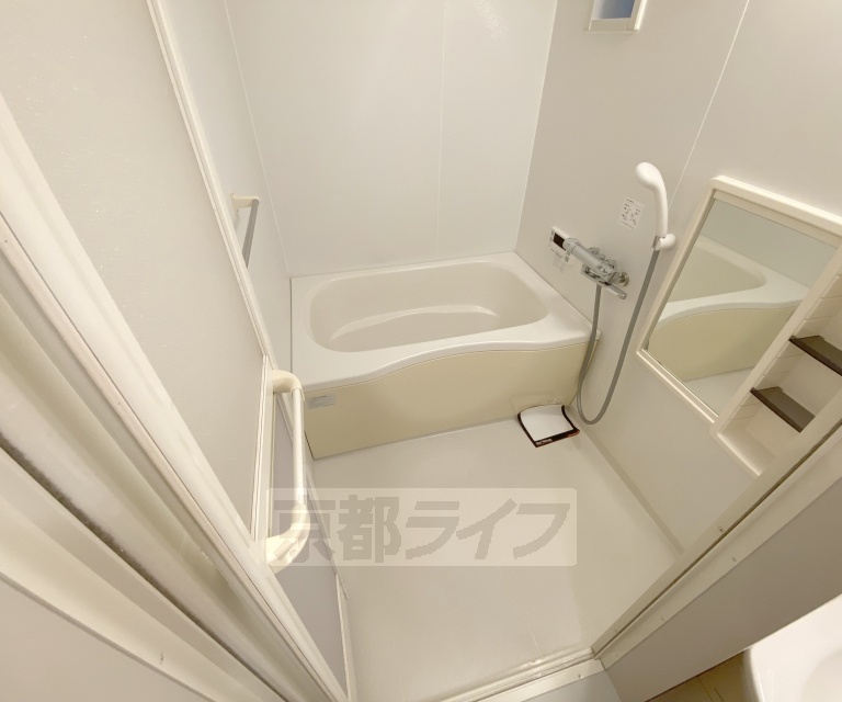 キッチン　水色のオシャレなシステムキッチンです。