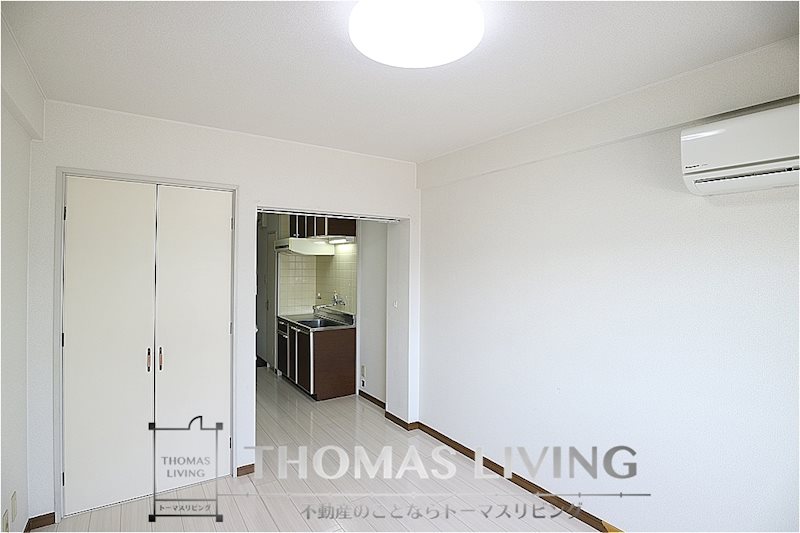 居室・リビング　白色基調でシンプルな配色ですね♪