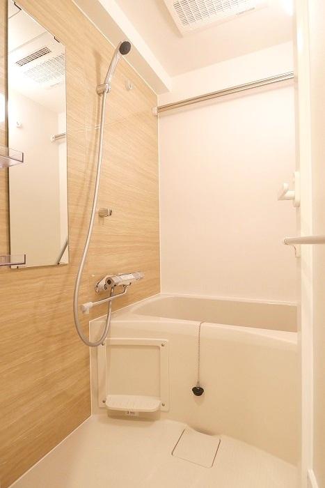 バス・シャワールーム　コンパクトで使いやすいお風呂です。