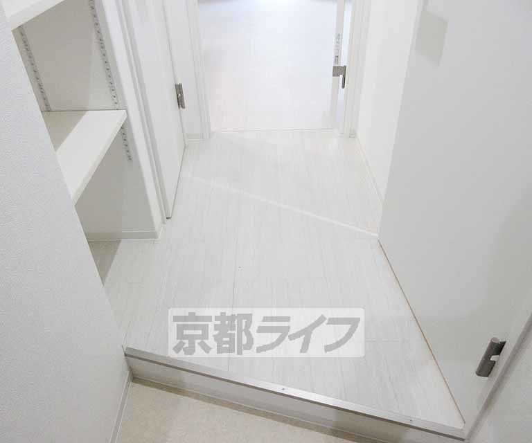 その他部屋・スペース　奥行きが広い廊下です