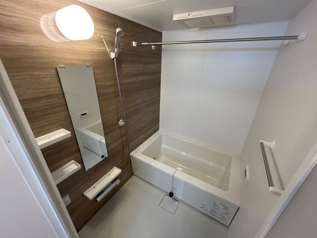 バス・シャワールーム　バス（反転）(イメージ)