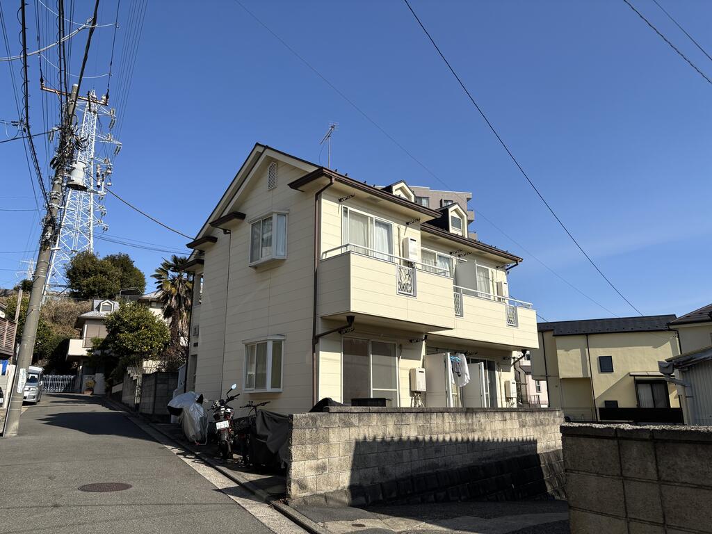 建物外観　隣地より一段高い立地！