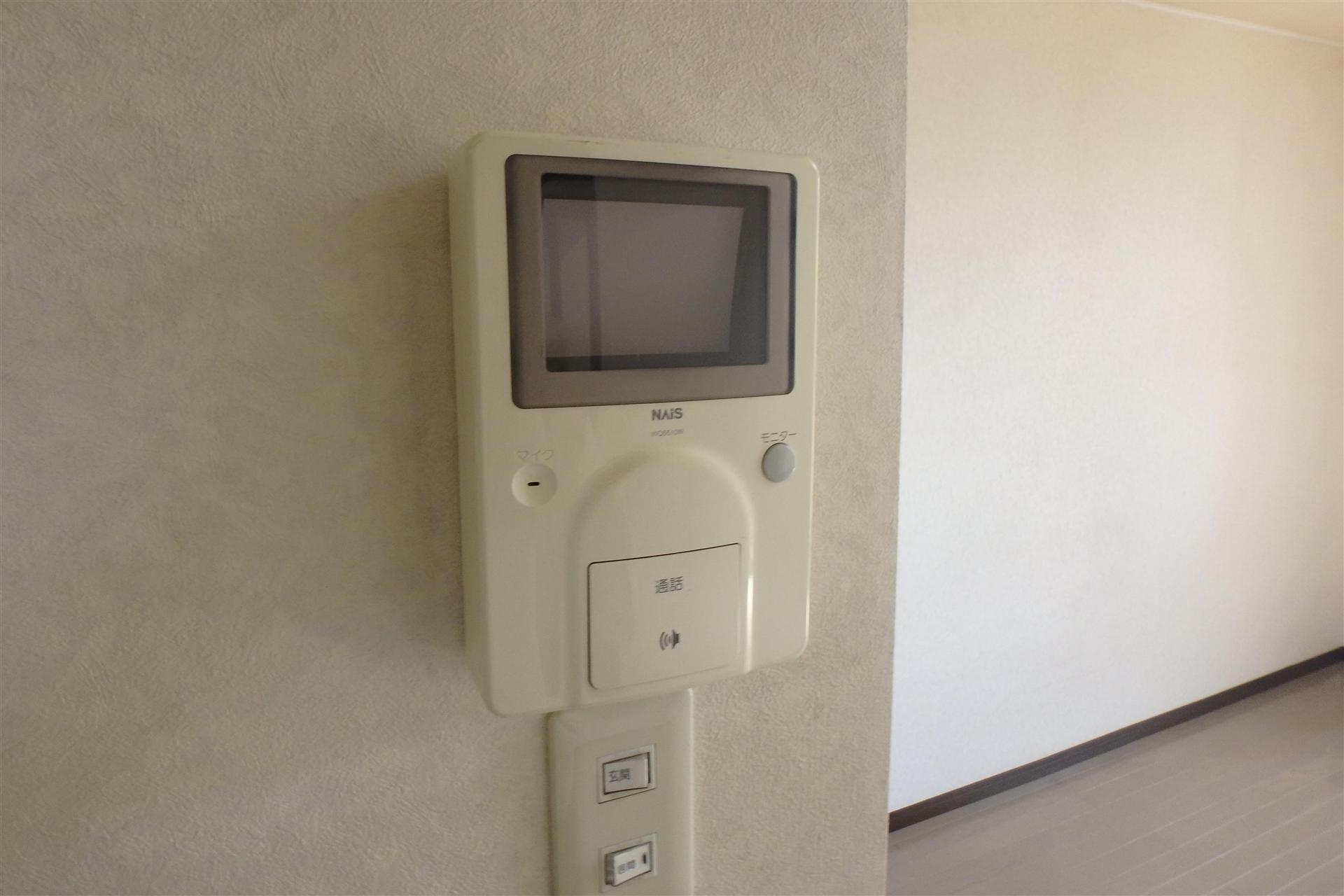 セキュリティ　モニター付インターホン付いています♪