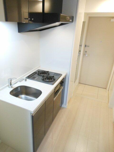 キッチン　大型レンジフード付きキッチン