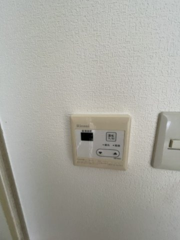その他　給湯器のリモコンです