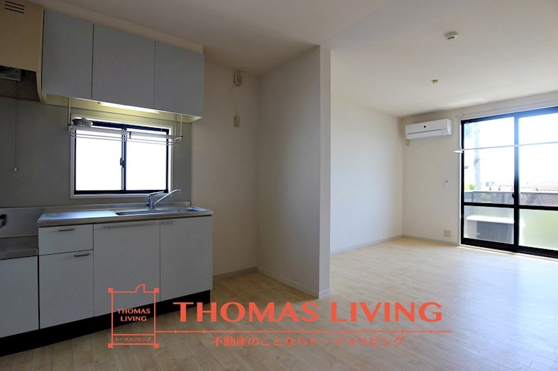 居室・リビング　実際の写真を準備中の為、同じ建物の別室写真です。参考下さい。