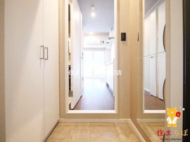 玄関　「気になったら、LINEで気軽に相談できますよ。」