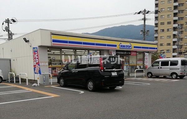 コンビニ　ミニストップ　小倉三郎丸店（コンビニ）まで1224m