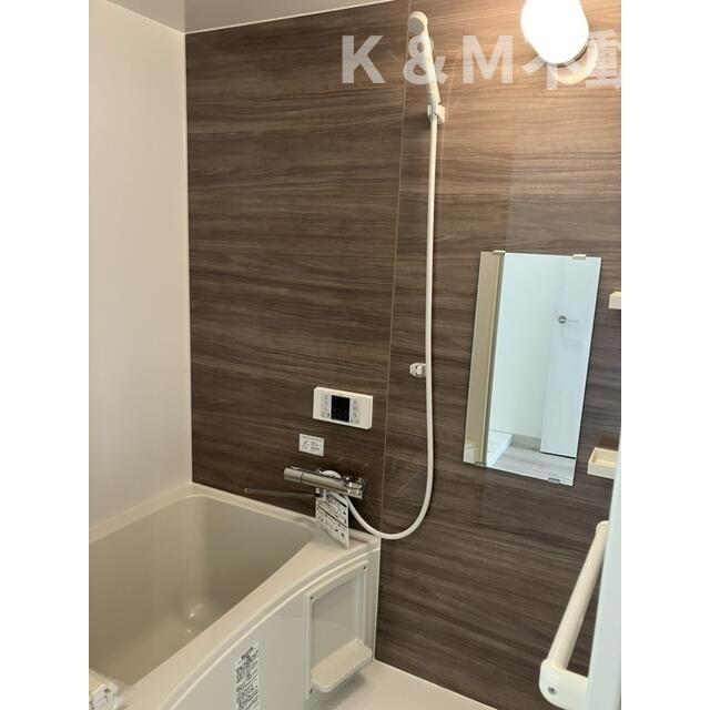 バス・シャワールーム　コンパクトで使いやすいお風呂です