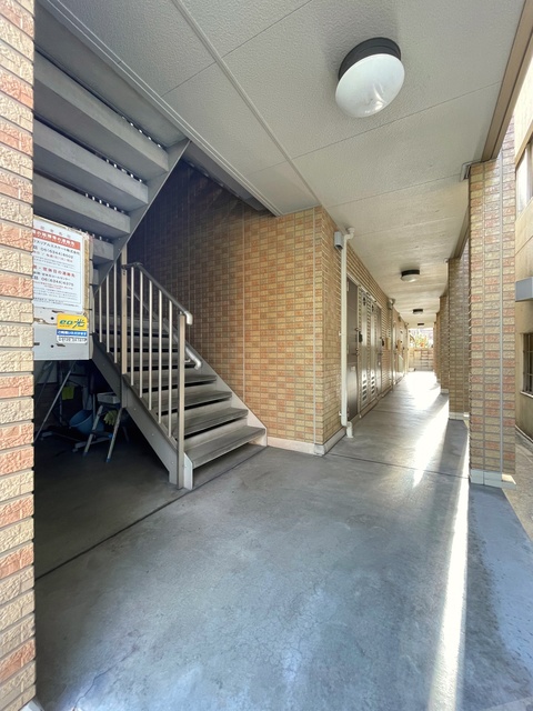 エントランス　明るいエントランスであなたのお帰りをお待ちします＾＾