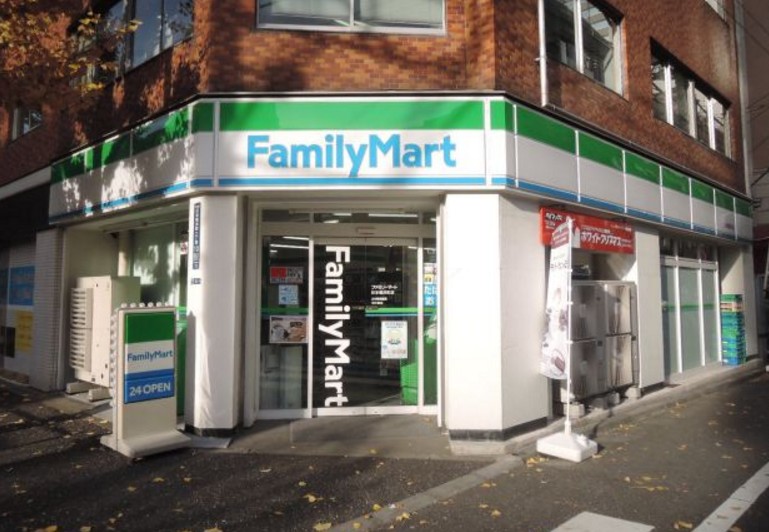 コンビニ　ファミリーマート 日本橋浜町店（コンビニ）まで502m