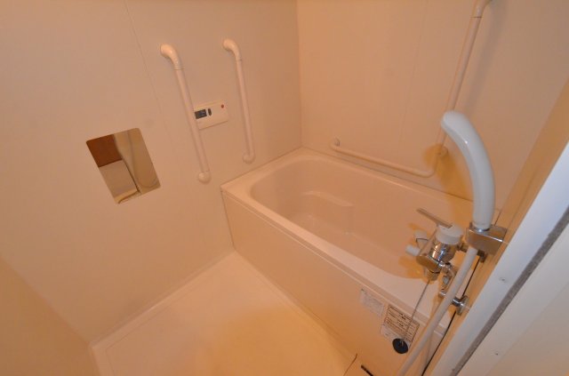 バス・シャワールーム　浴室内に鏡あり♪