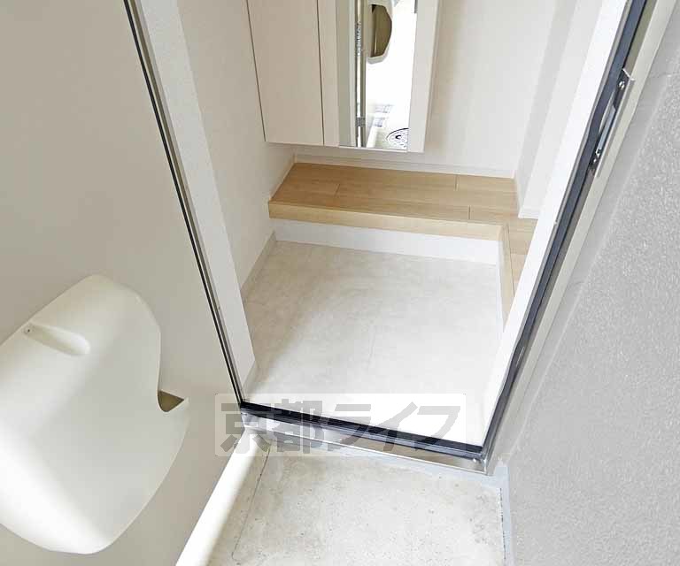 玄関　リフォームされたお部屋です。