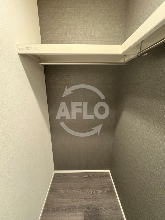 収納　コンフォリア・リヴ谷町四丁目　ウォークインクローゼット