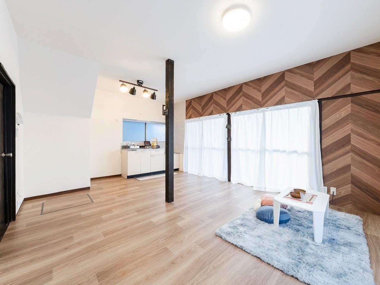 居室・リビング　オシャレな広 いリビング！日当たり良好！レースカーテン備付！