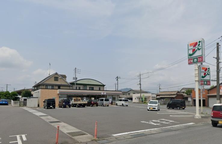 コンビニ　セブンイレブン（コンビニ）まで870m