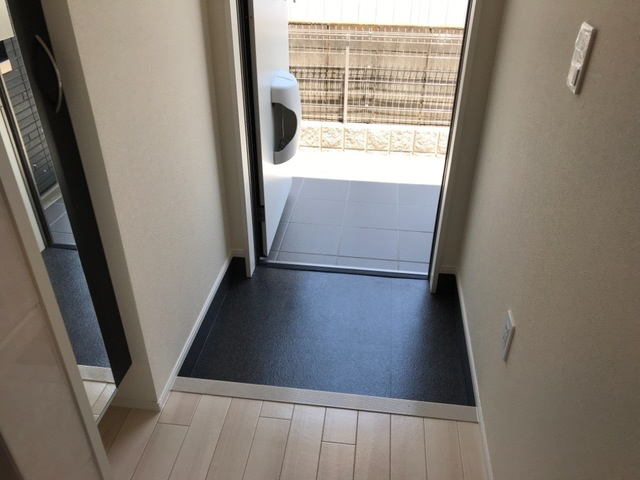 玄関　モデル画像