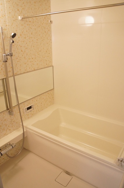 バス・シャワールーム　追い焚き・浴室乾燥機付！