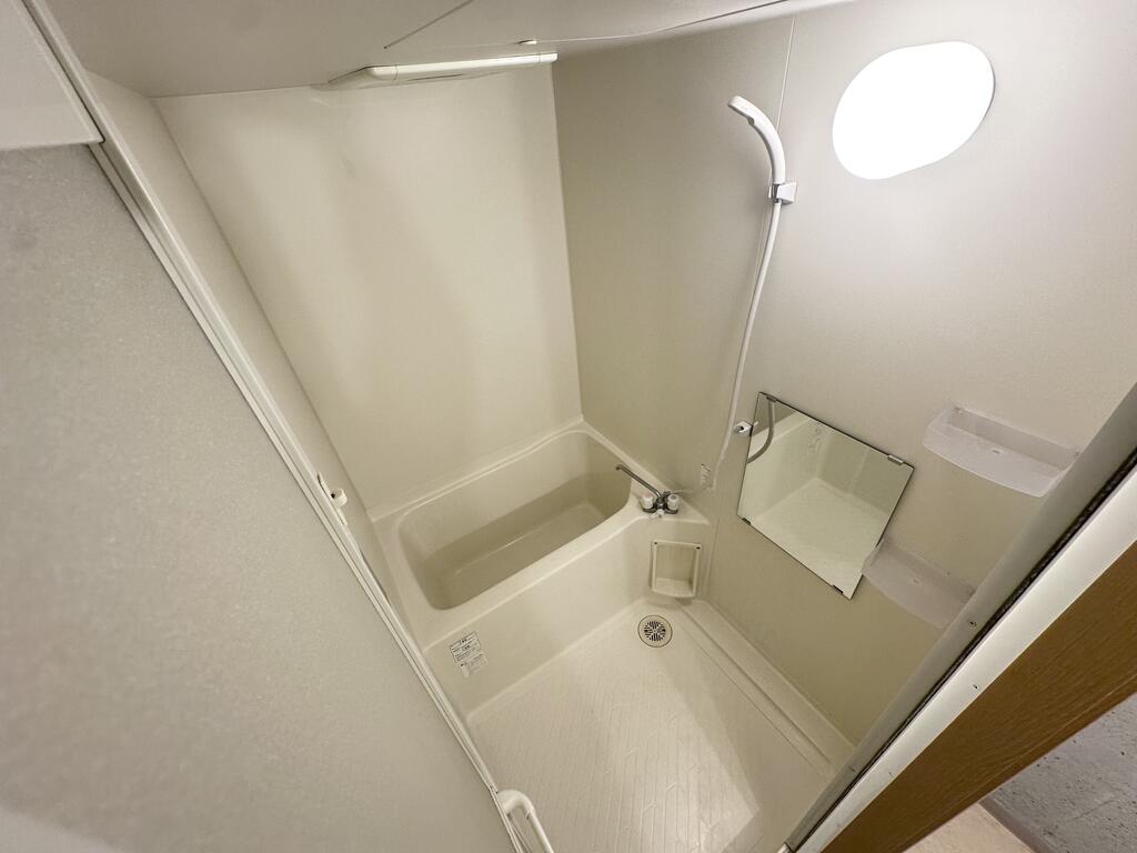 バス・シャワールーム　※別部屋の写真です。