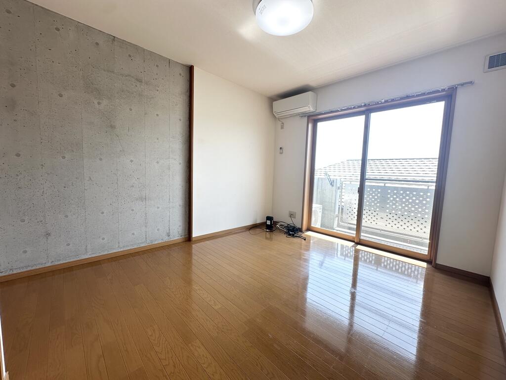 居室・リビング　※別部屋の写真です。