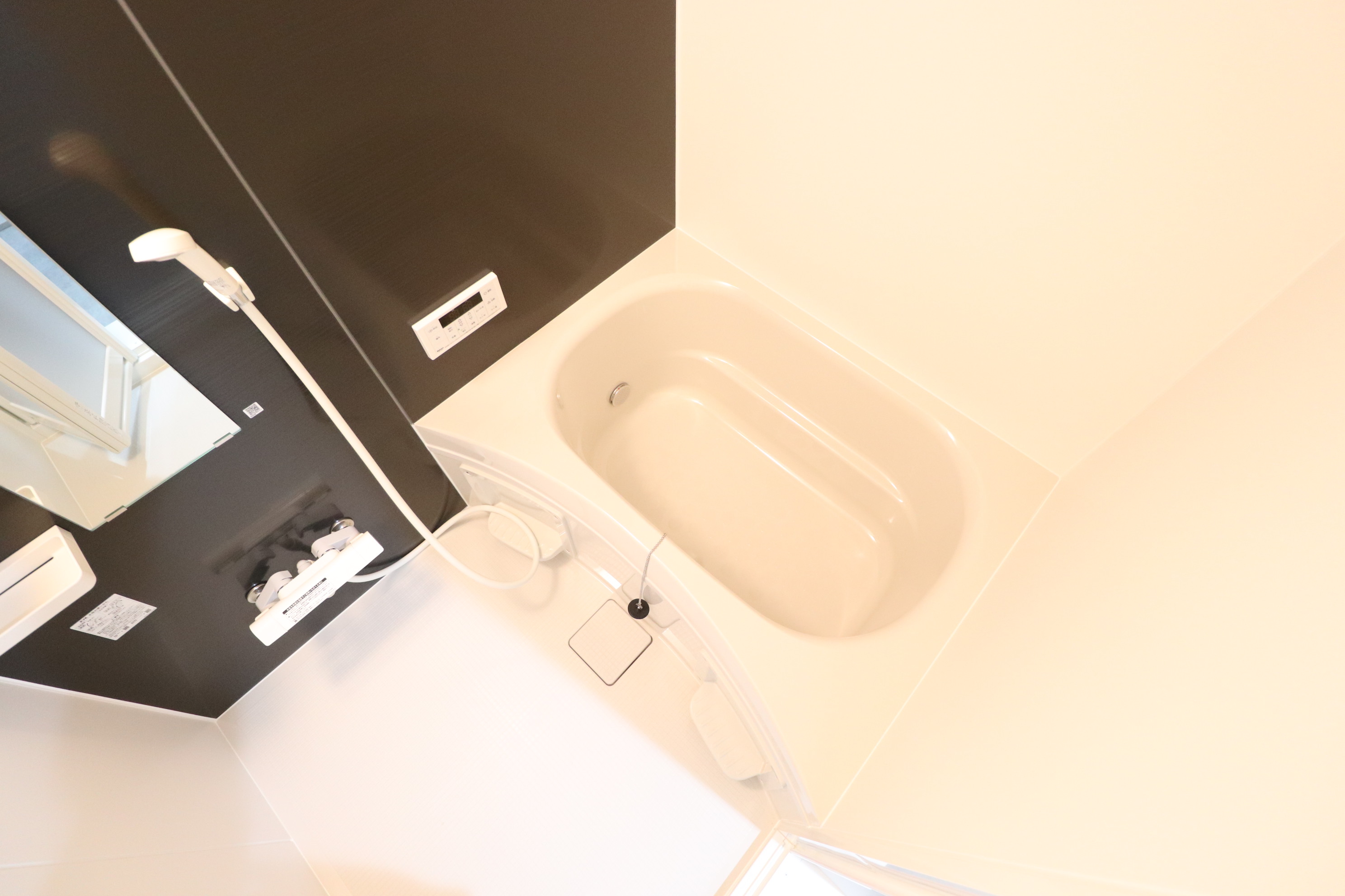 バス・シャワールーム　鏡、追い焚き給湯付きのバスルーム♪