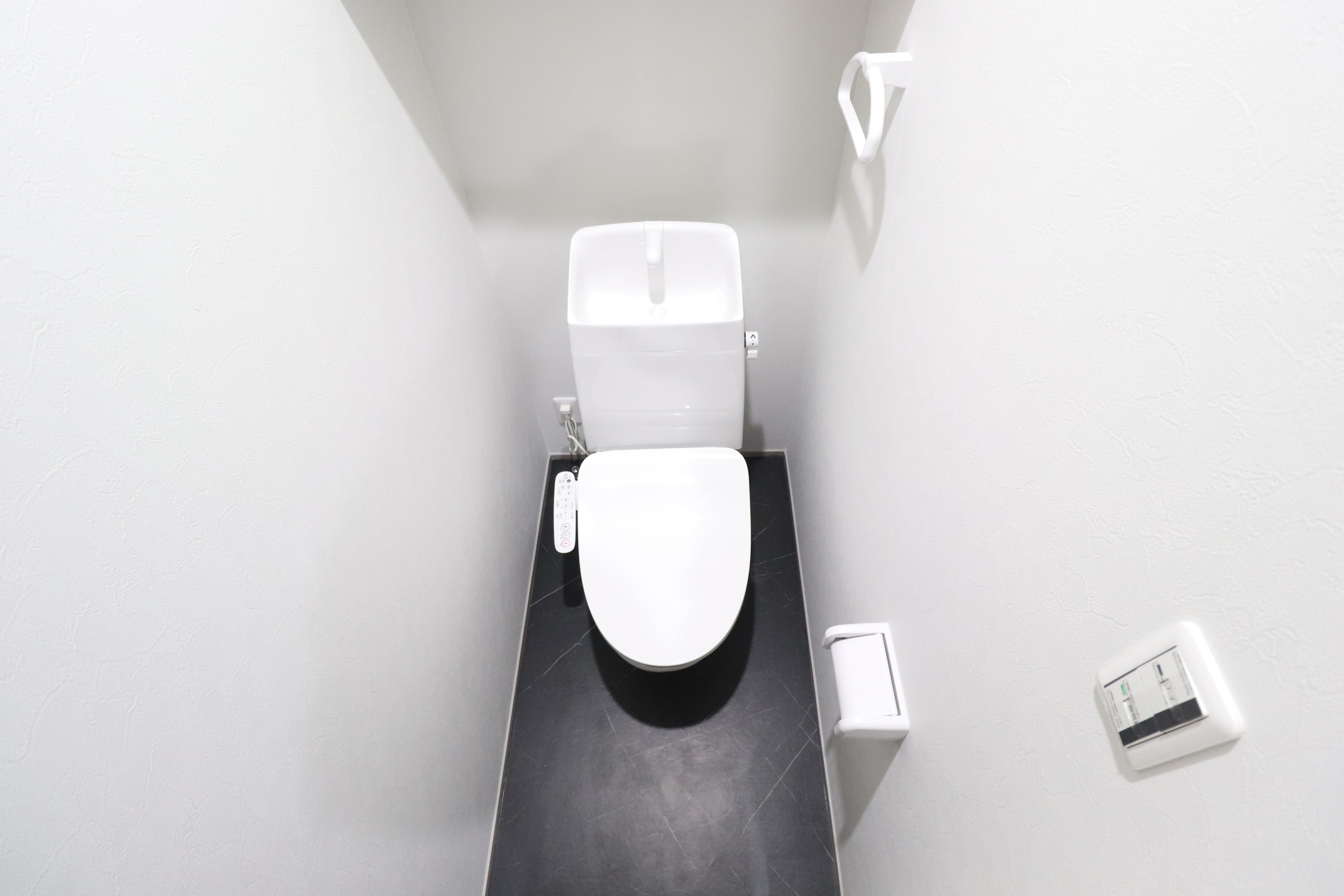 トイレ　温水洗浄便座付きのオシャレなトイレ♪