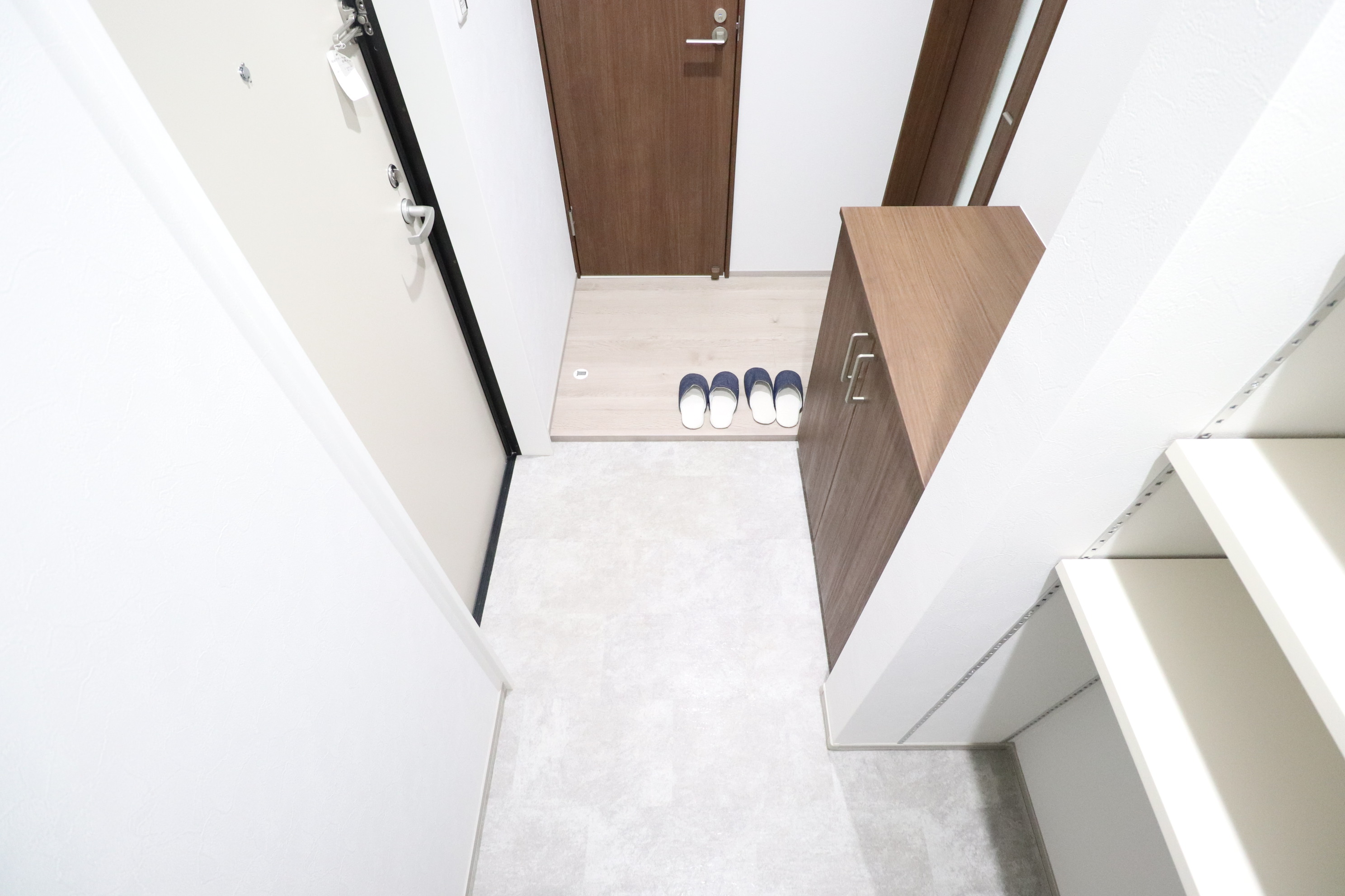 玄関　シューズ収納クローゼット付きの玄関♪