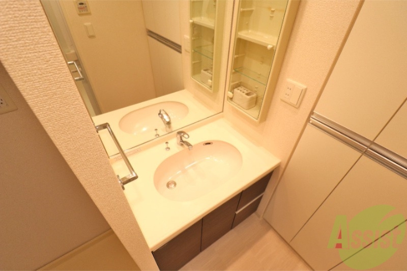 洗面設備　清潔感のある洗面