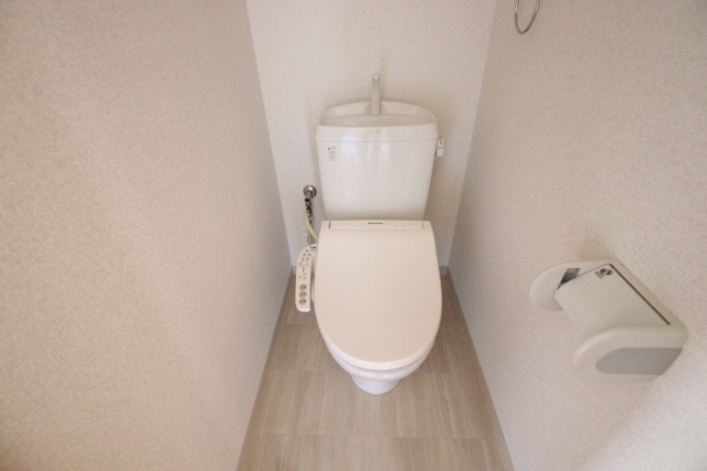 トイレ　※別室の参考写真の為、現況優先です。