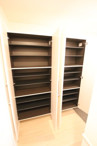 収納　シューズボックス