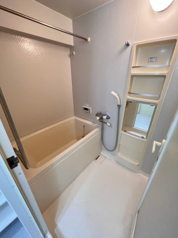 バス・シャワールーム　同物件、別号室の写真です。
