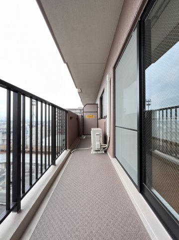 バルコニー　同物件、別号室の写真です。