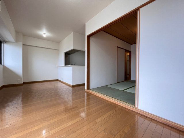 居室・リビング　同物件、別号室の写真です。