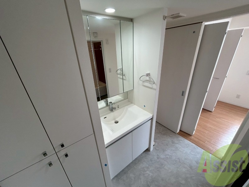 洗面設備　洗面台。身支度にはかかせないですよね～。