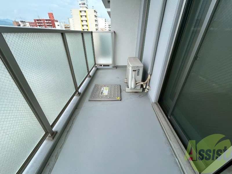 バルコニー　バルコニーは幅があり、広い印象を受けました。