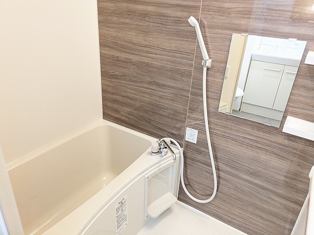 バス・シャワールーム　バストイレ別！