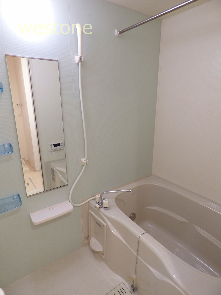 バス・シャワールーム　浴室乾燥機付きの浴室