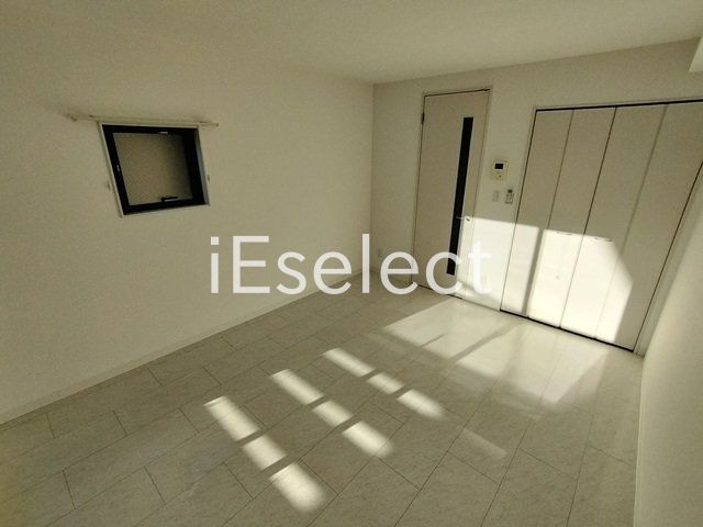 居室・リビング　角部屋だけの二面採光のお部屋です♪