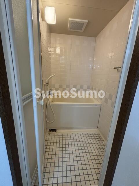 バス・シャワールーム　落ち着いた空間のお風呂です