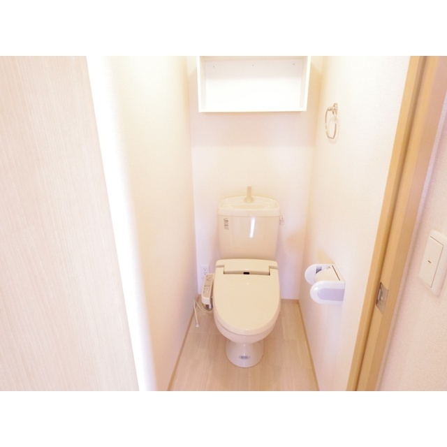 トイレ　温水洗浄便座