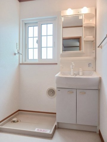 洗面設備　スペースが確保できる洗面所です