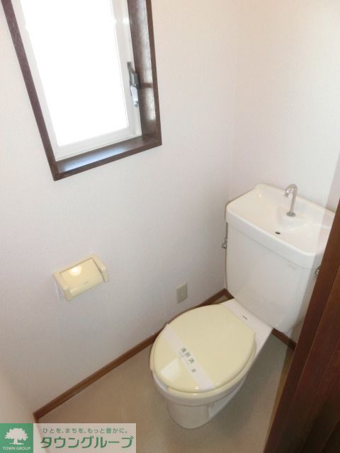 トイレ　トイレ窓有り