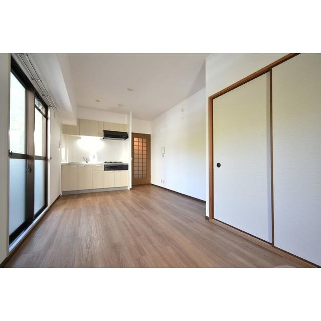 居室・リビング　１０帖のリビングルーム