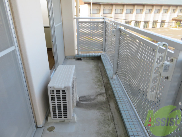 バルコニー　洗濯物がたくさん干せるバルコニーで嬉しいですね。